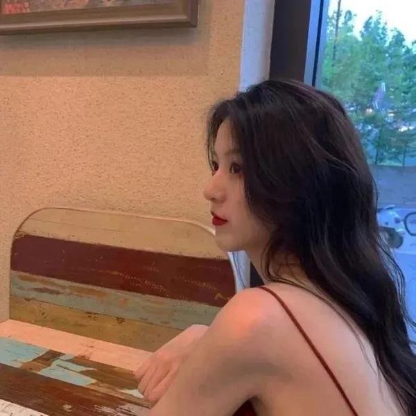 沙滩上的夏娃 海报