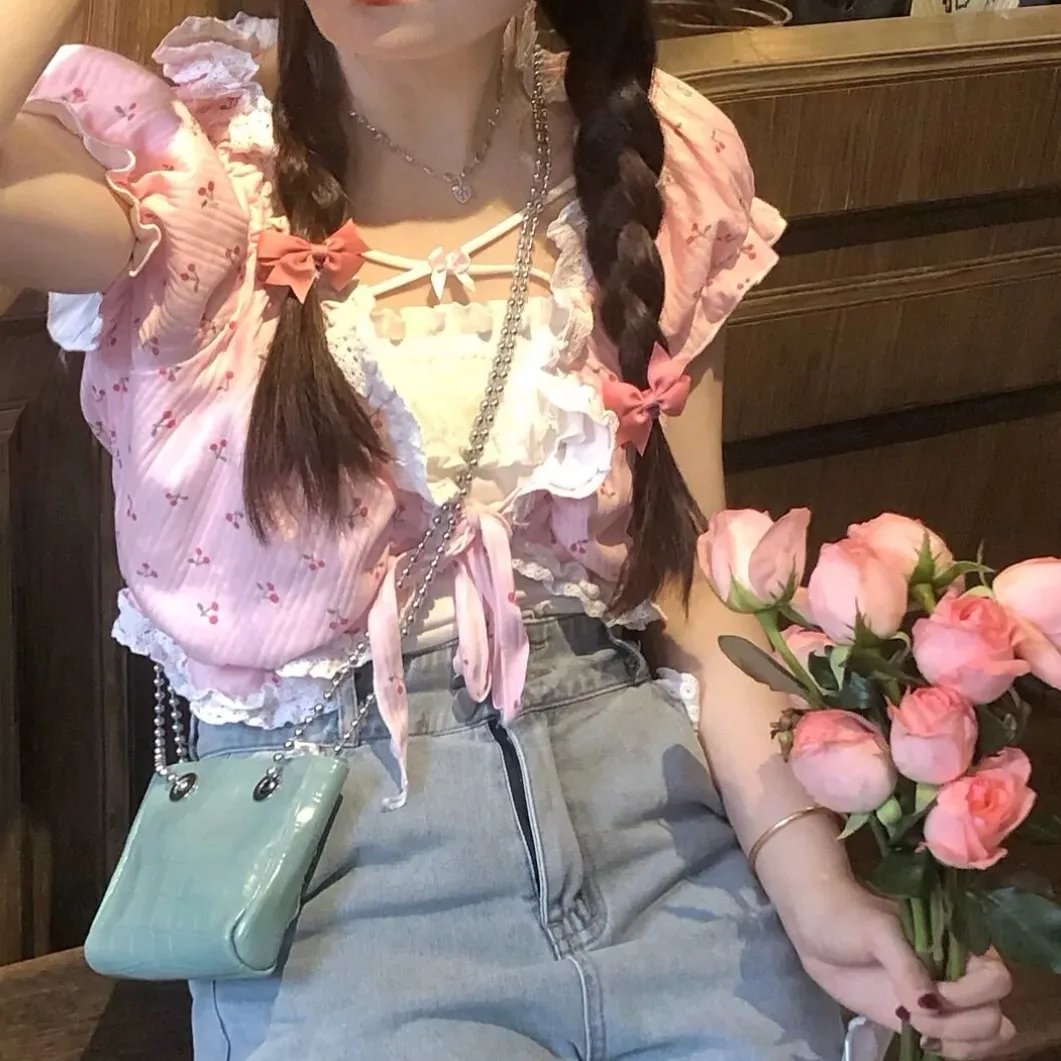 彩色中的黑白 海报